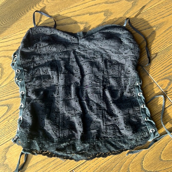 Guess authentic black lace top - Picture 3 of 5